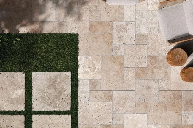 Przejdź do produktu Trawertyn Light Bębnowany French Pattern 12mm 1kpl= 0,742m2