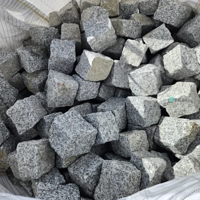 Przejdź do produktu Kostka granitowa G602 Płomieniowana - Łupana 10x10x10 cm