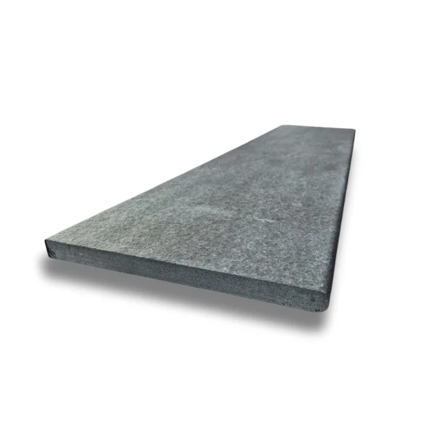 Przejdź do produktu Stopnica Płomieniowana G690 Bazalt polerowana bullnose 160x40x3 cm