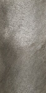 425