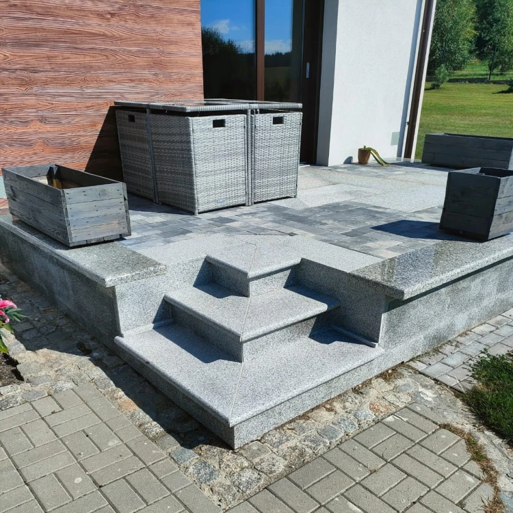 558