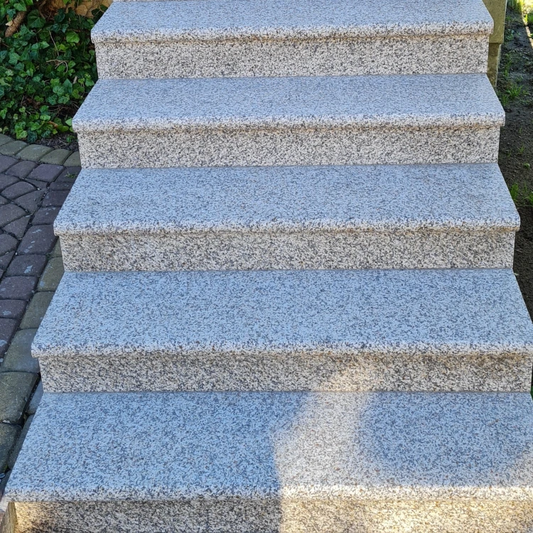 625
