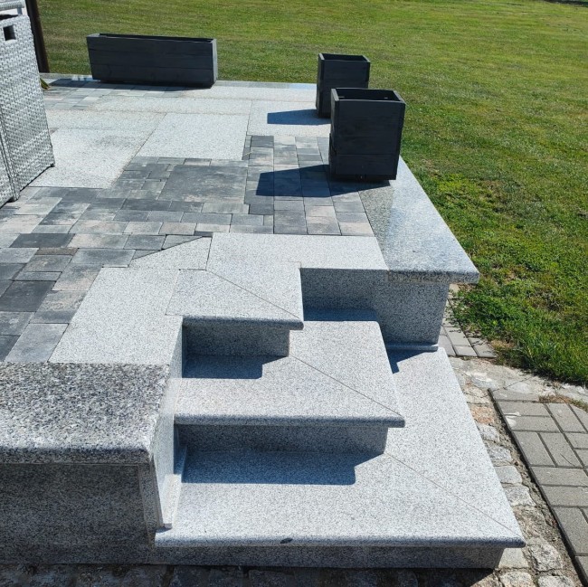 Przejdź do produktu Schodek Granitowy G603 135x35x2 stopnica Bullnose